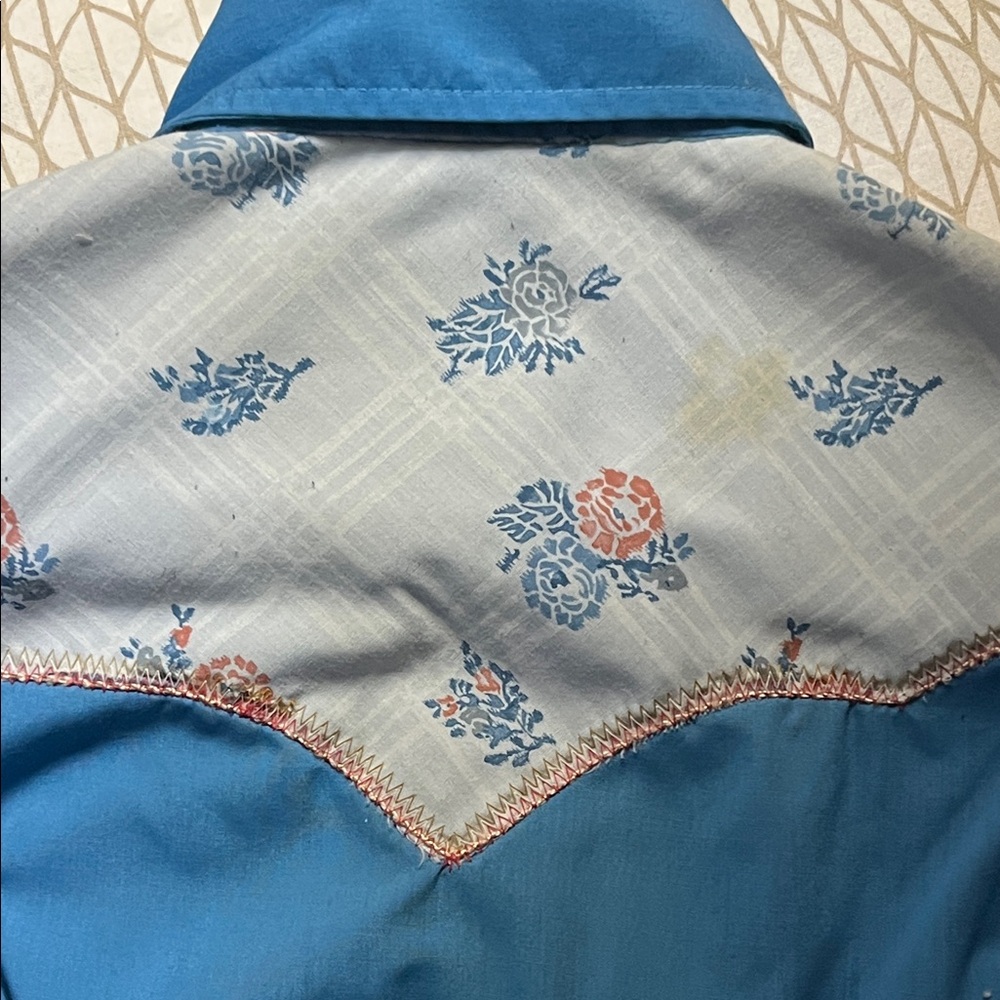 Men's Vintage Western Pearl Snap Shirt – Blue with Floral Embroidered Inlay Yoke - Picture 4 of 4